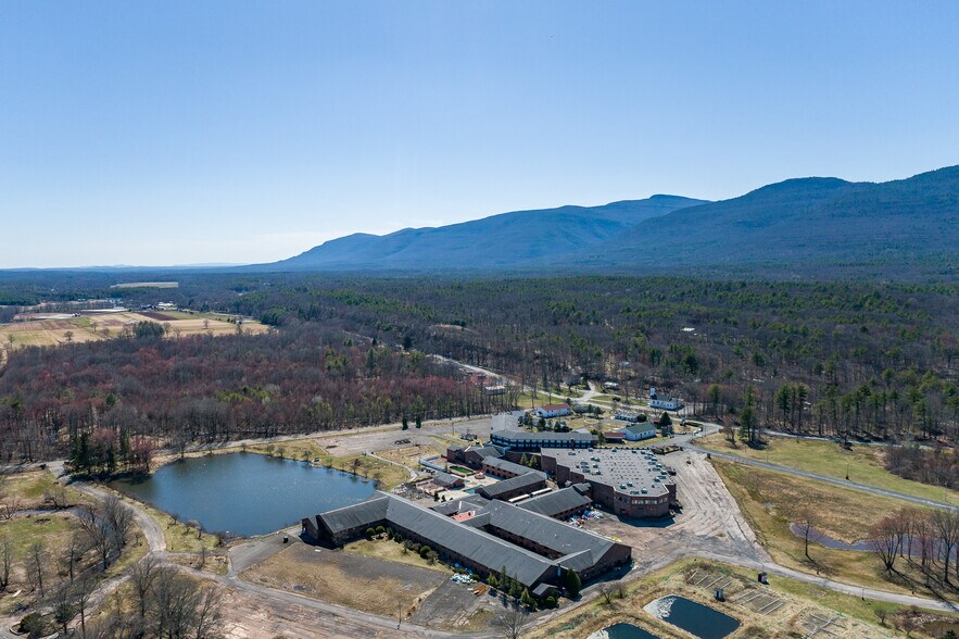 More Photos Of 4858 Route 32, Catskill Hotel For Lease