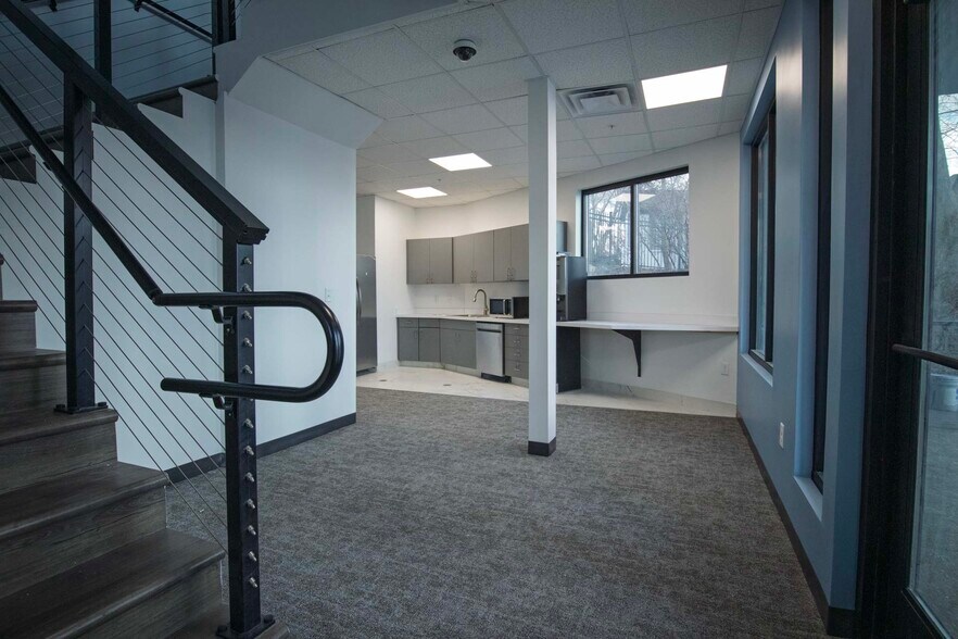 More Photos Of 3809 E 82nd St, Indianapolis Freestanding For Lease