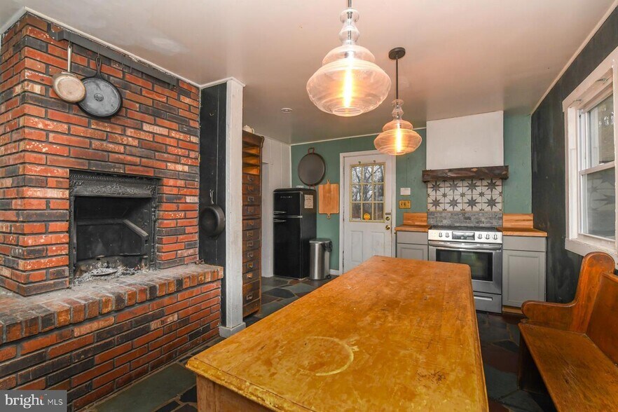 More Photos Of 2270 Harding Hwy, Newfield Flex For Sale