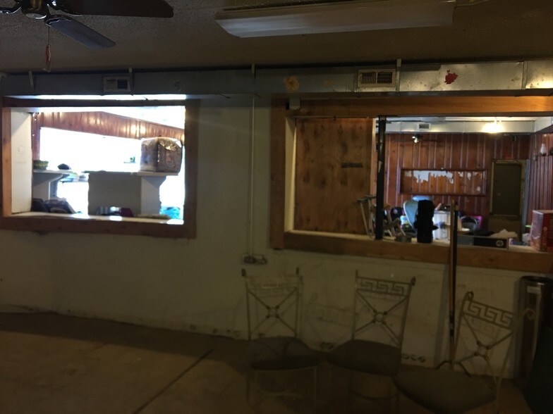 More Photos Of 6033-6079 US Highway 51 N, Millington Service Station For Sale