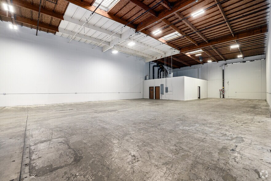 More Photos Of 4802 Littlejohn St, Baldwin Park Warehouse For Lease