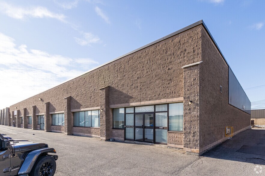 More Photos Of 4500-4520 Rue Garand, Montréal Warehouse For Lease