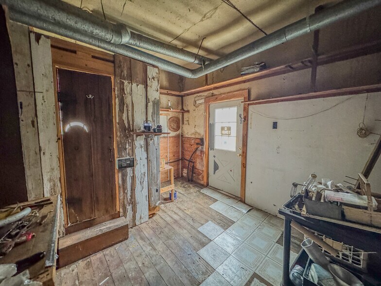 More Photos Of 37 N Greenwich St, Alloway Freestanding For Sale