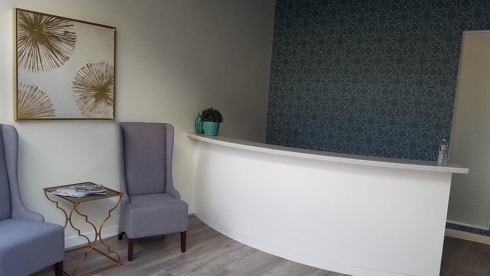 More Photos Of 17401-17405 Ventura Blvd, Encino General Retail For Lease