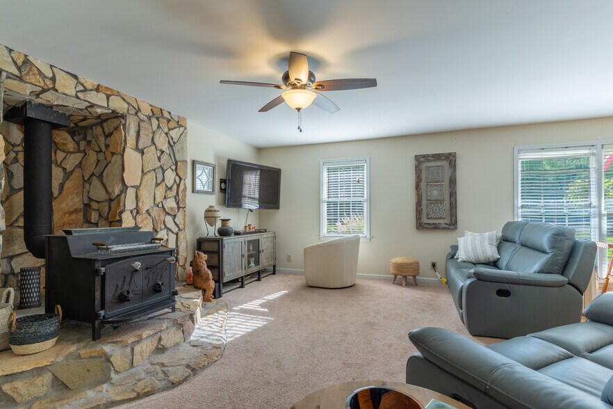 More Photos Of 1537 Jackson St, Locust Grove Office Residential For Sale