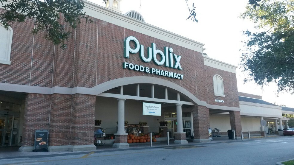 More Photos Of 2501-2621 Thonotosassa Rd, Plant City General Retail For Lease