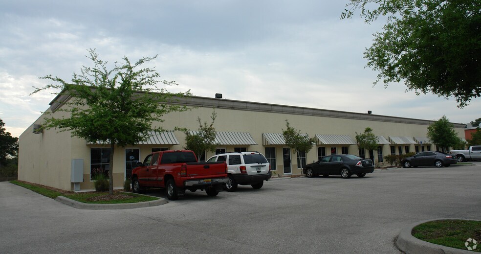 More Photos Of 1076 Business Ln, Naples Showroom For Sale