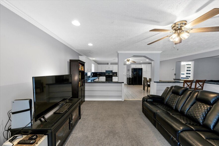 More Photos Of 6071 N Main St SE, Acworth Flex For Sale