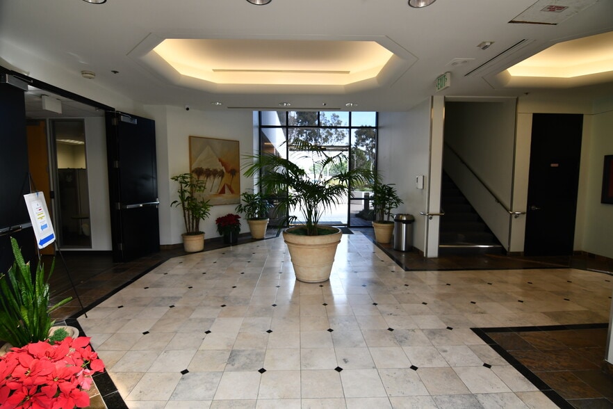 More Photos Of 201 Continental Blvd, El Segundo Office For Lease