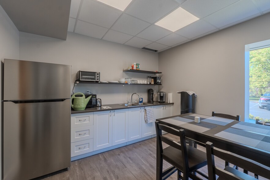 More Photos Of 525 Rue Sagard, St-Bruno-de-Montarville Warehouse For Sale