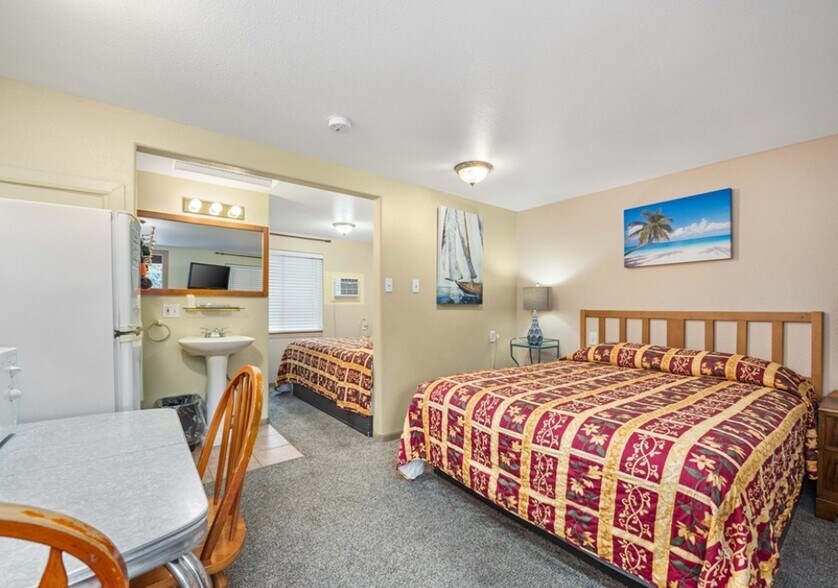 More Photos Of 2044 W Woodin Ave, Chelan Hotel For Sale
