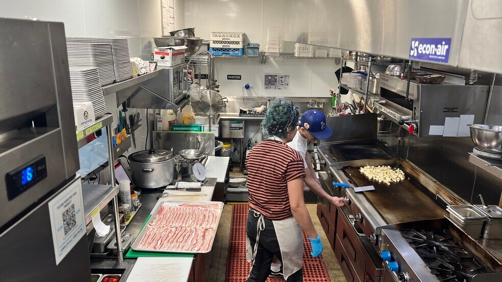 More Photos Of 5805 York Blvd, Los Angeles Restaurant For Lease