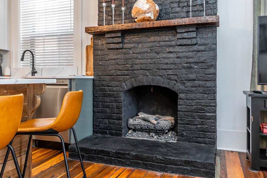 More Photos Of 302 W High St, Lexington Office Residential For Sale