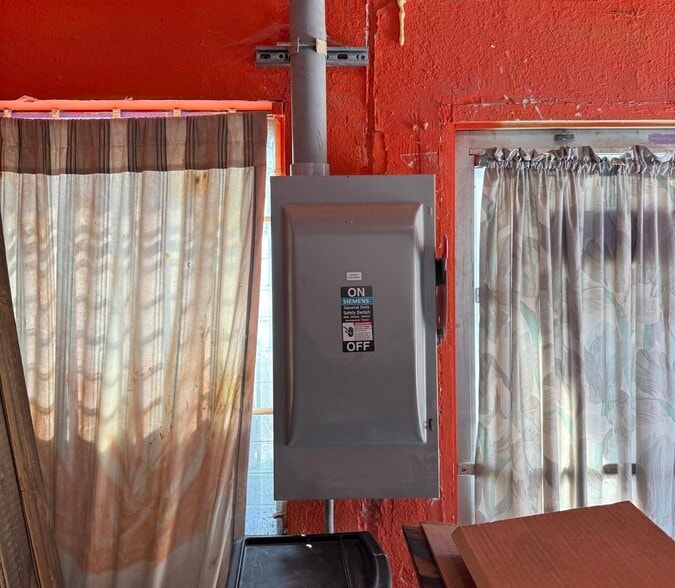 More Photos Of 669-679 W 26th St, Hialeah Warehouse For Sale