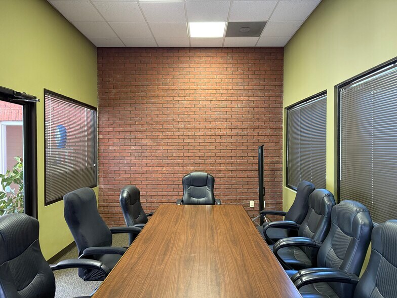 More Photos Of 99 Grove Park Ln, Woodstock Loft Creative Space For Sale