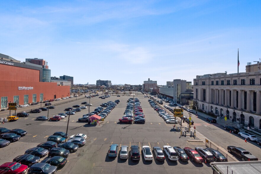 More Photos Of 18 Green St, Newark Storefront Retail Office For Lease