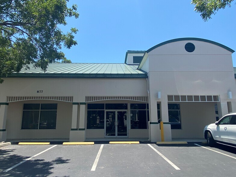 More Photos Of 877 111th Ave N, Naples Medical For Lease