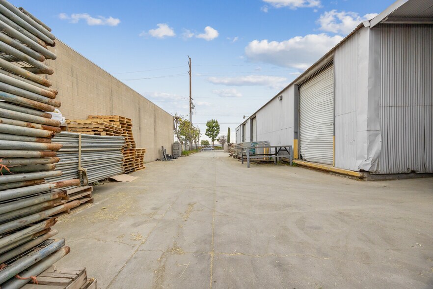 More Photos Of 780 N Todd Ave, Azusa Distribution For Sale