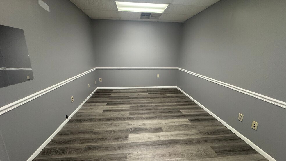 More Photos Of 1684 N Belcher Rd, Clearwater Flex For Lease