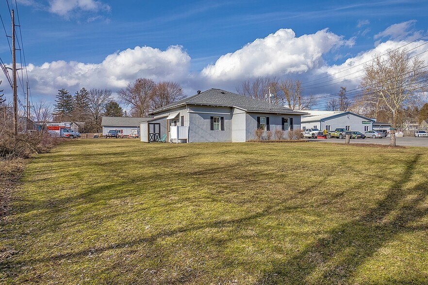 More Photos Of 6 Bush Park Ln, Penn Yan Office For Sale