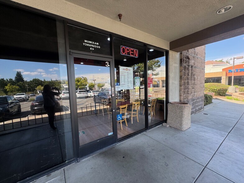 More Photos Of 1563 Eureka Rd, Roseville Restaurant For Lease