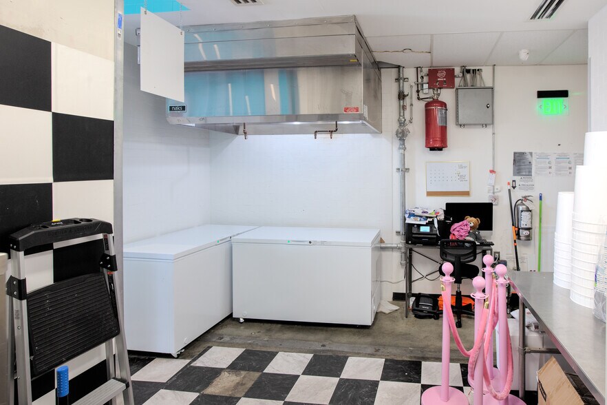 Primary Photo Of 14601-14891 Biscayne Blvd, Miami Storefront For Lease