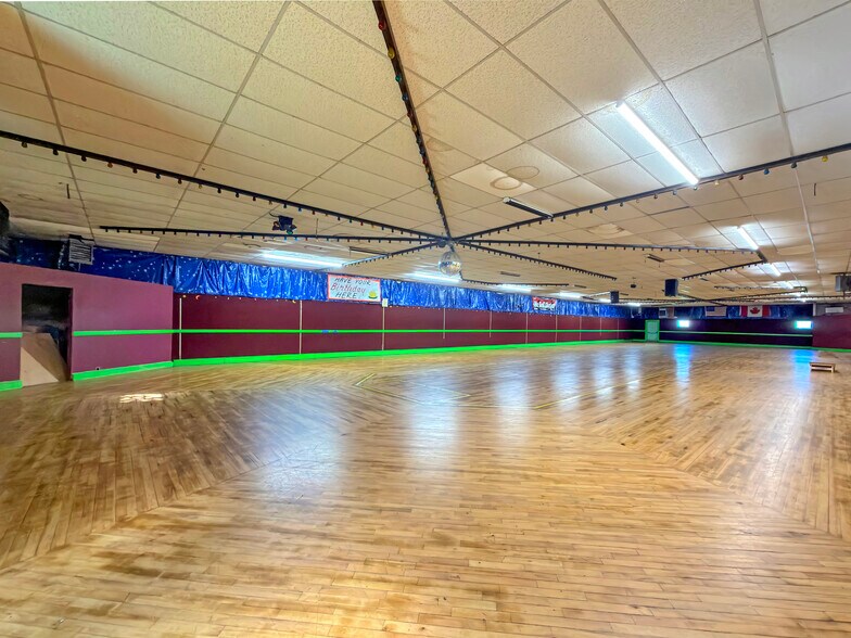 More Photos Of 18 Access Hwy, Caribou Sports And Entertainment For Sale