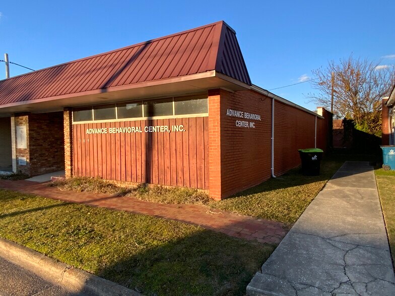Primary Photo Of 109 E Divine St, Dunn Office For Sale