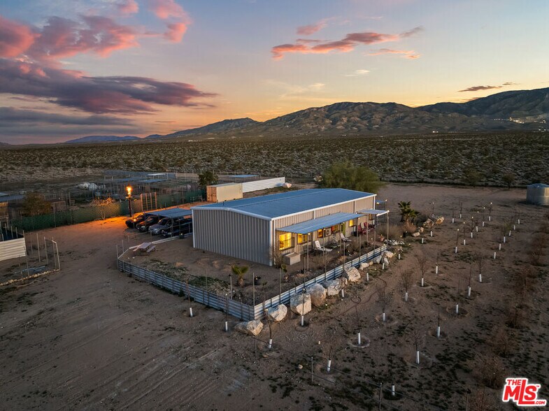 More Photos Of 9025 Camp Rock Rd, Lucerne Valley Veterinarian Kennel For Sale