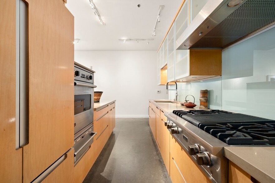 More Photos Of 615 Hampton Dr, Venice Apartments For Sale