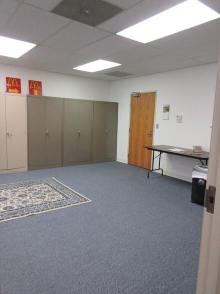 More Photos Of 78 Faunce Corner Mall Rd, North Dartmouth Medical For Sale