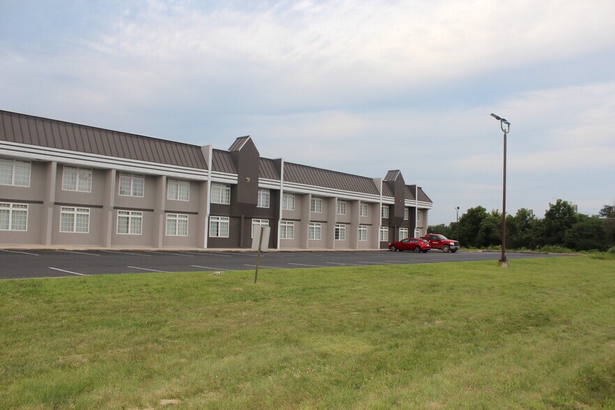More Photos Of 148 Sheraton Dr, New Cumberland Hotel For Sale