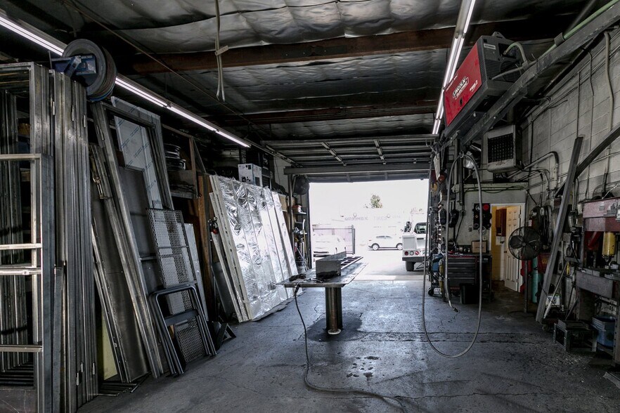 More Photos Of 6015 Kester Ave, Van Nuys Warehouse For Sale