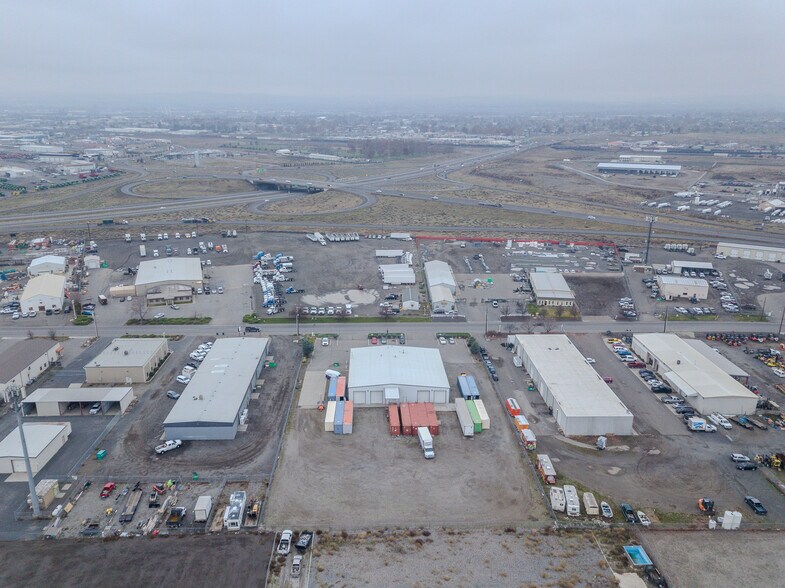 More Photos Of 2525 N Commercial Ave, Pasco Warehouse For Lease