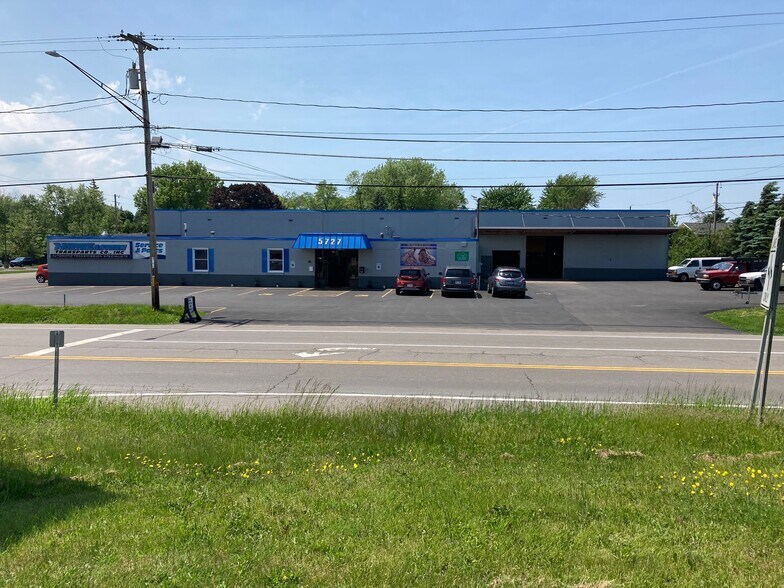 More Photos Of 5727 S Park Ave, Hamburg Warehouse For Lease