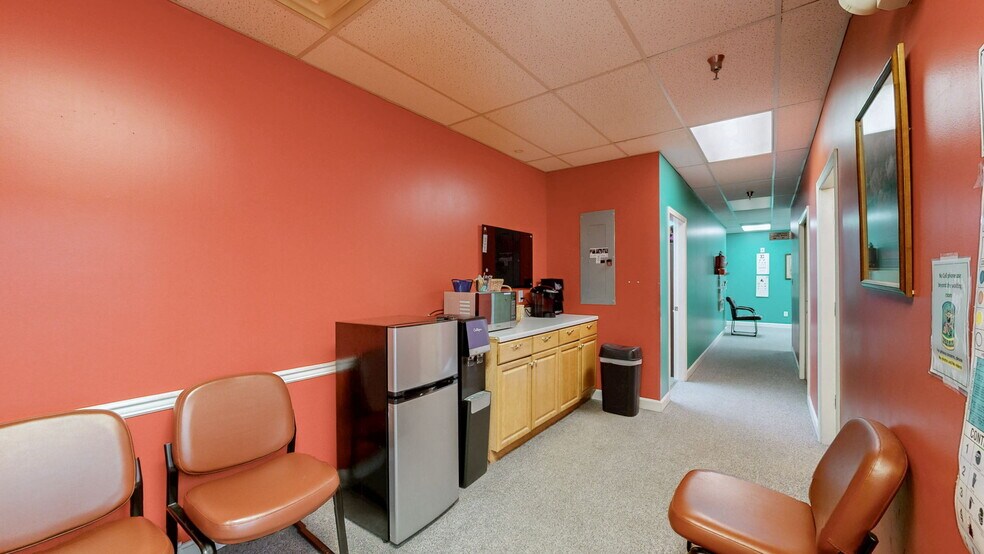 More Photos Of 1701 Spring St, Jeffersonville Medical For Sale