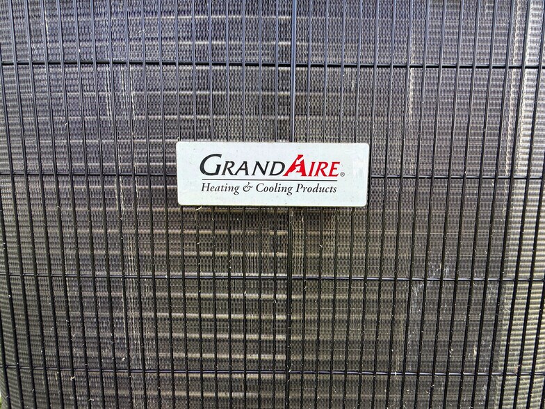 More Photos Of 3851 Harrington st, Oak Park Freestanding For Sale