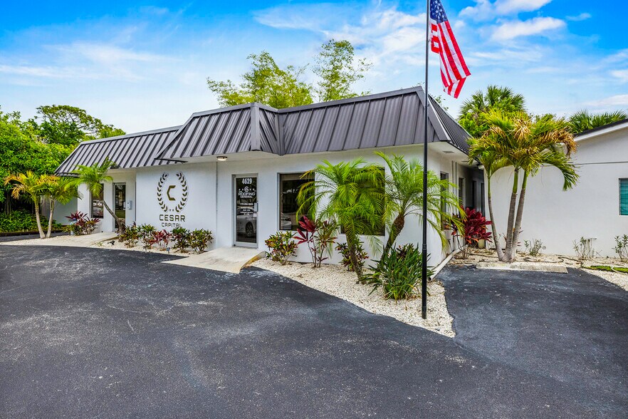 More Photos Of 4625 SE Dixie Hwy, Stuart Office For Sale