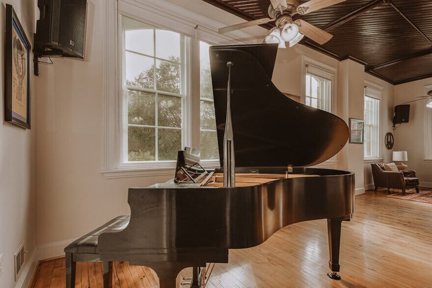 More Photos Of 441 Washington St, Portsmouth Office Residential For Sale