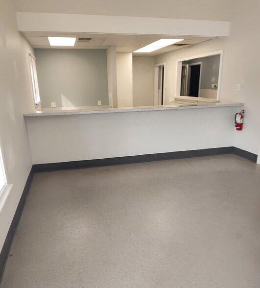 More Photos Of 535 Maple Ave, Linwood Veterinarian Kennel For Lease