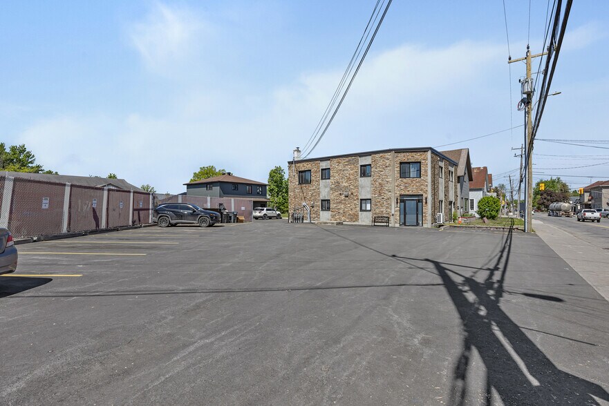 More Photos Of 6610 Fourth Line Rd, Ottawa Storefront Retail Residential For Sale