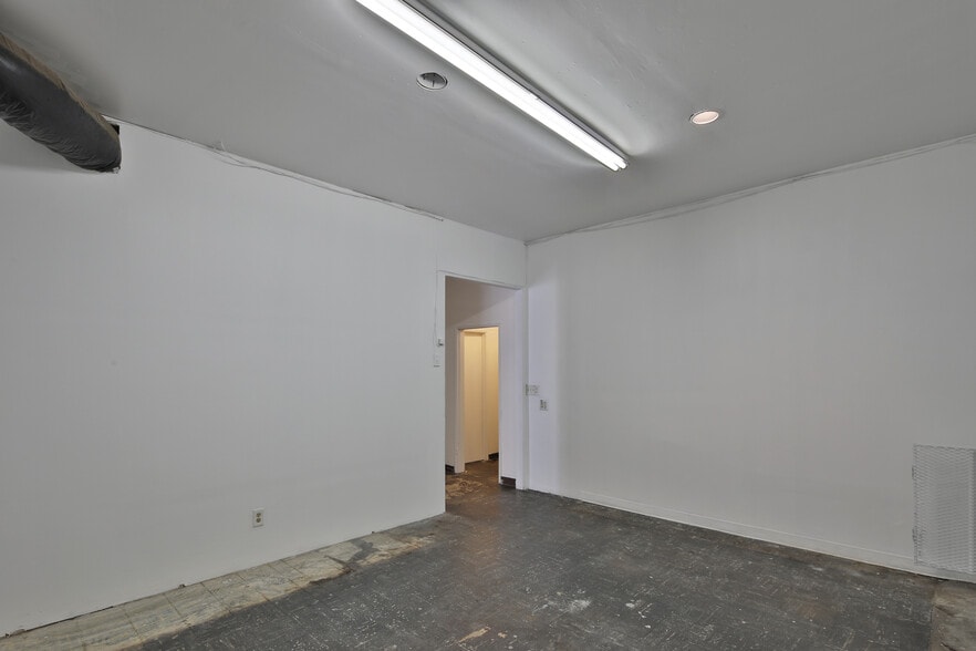 More Photos Of 853-857 N La Cienega Blvd, West Hollywood Restaurant For Lease