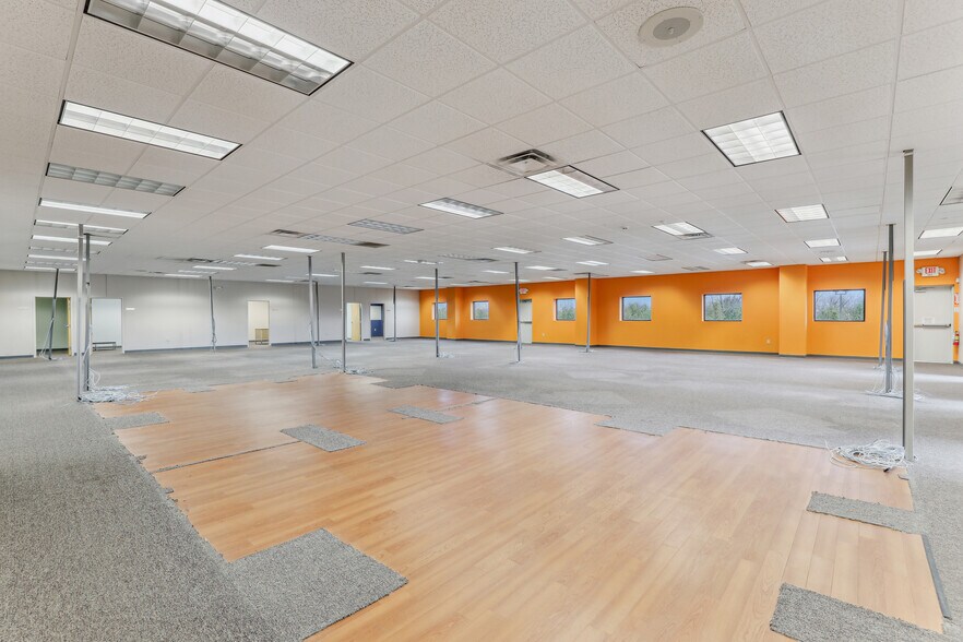 More Photos Of 60 Overbrook Dr, Monroe Flex For Sale