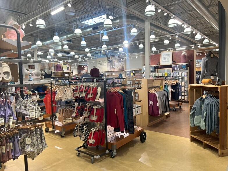 More Photos Of 16630 W Colfax Ave, Golden Freestanding For Sale