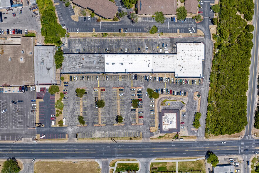More Photos Of 900 E Braker Ln, Austin Storefront For Lease