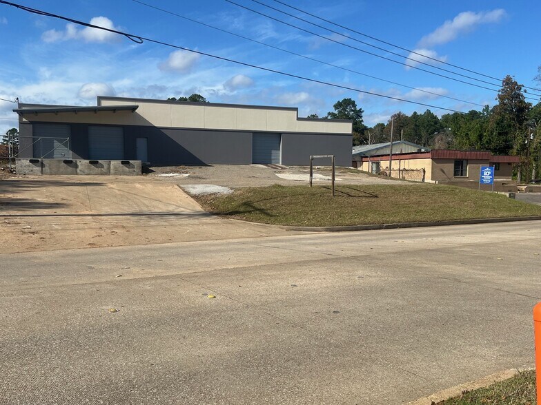 More Photos Of 4501 Old Troup Hwy, Tyler Warehouse For Lease
