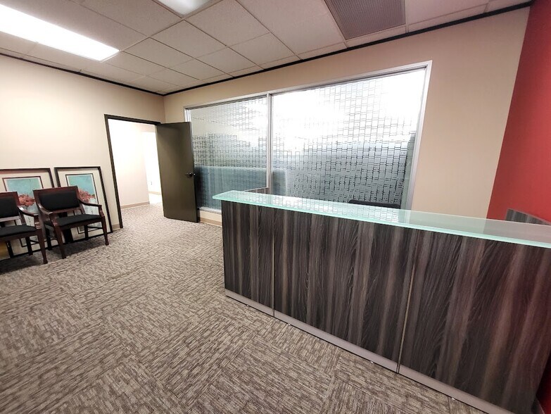 More Photos Of 4444 W Bristol Rd, Flint Medical For Lease