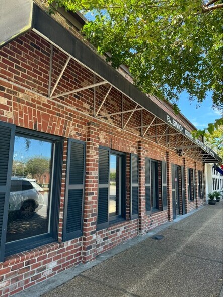 More Photos Of 911 Arendell St, Morehead City Office For Lease