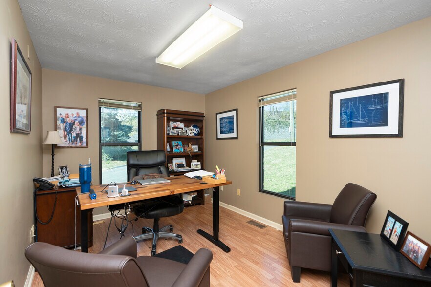 More Photos Of 829 Greenville Ave, Staunton Office For Sale