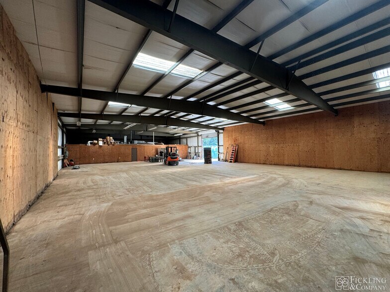 More Photos Of 7441 Hawkinsville Rd, Macon-Bibb Warehouse For Lease